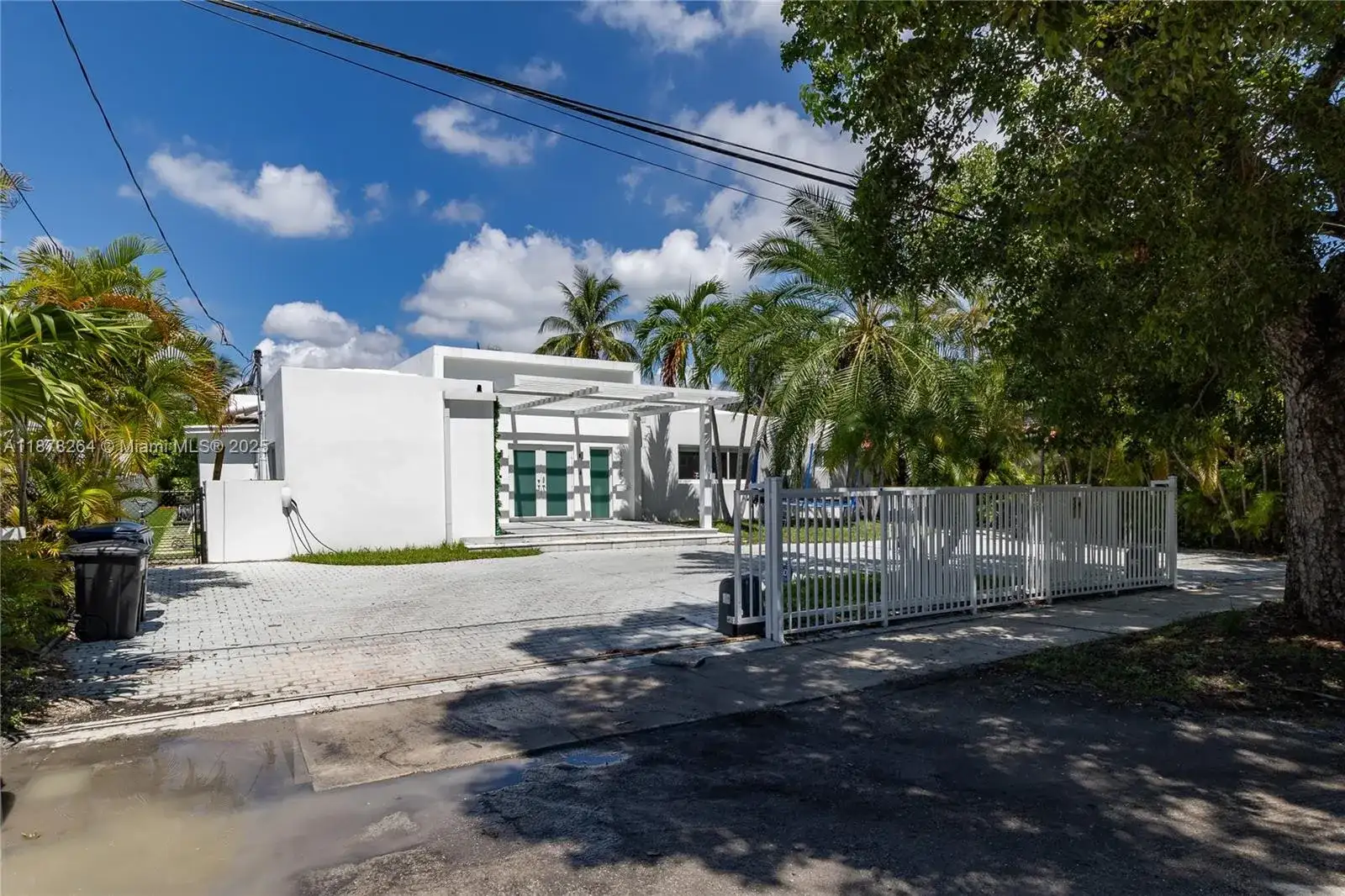 1215 N Biscayne Point Rd, Miami Beach FL 33141 photo 4