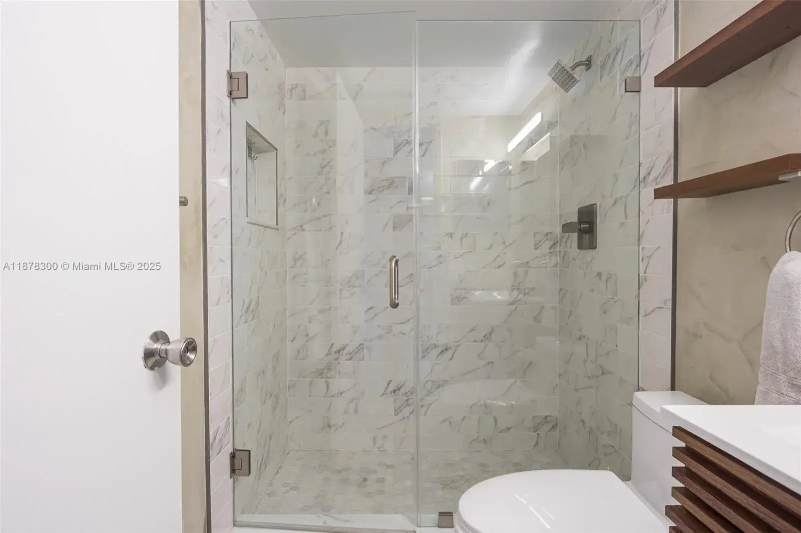 770 Claughton Island Dr # 609, Miami FL 33131 photo 3