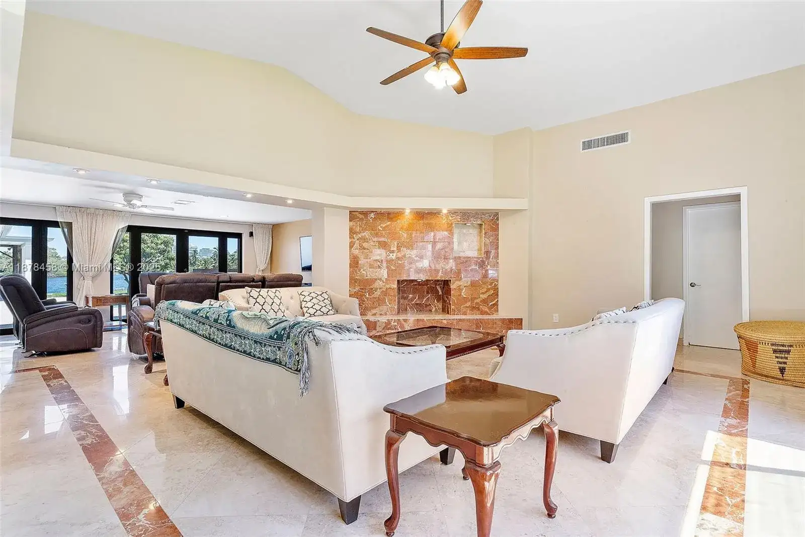 2531 NE 195th St, Aventura FL 33180 photo 3
