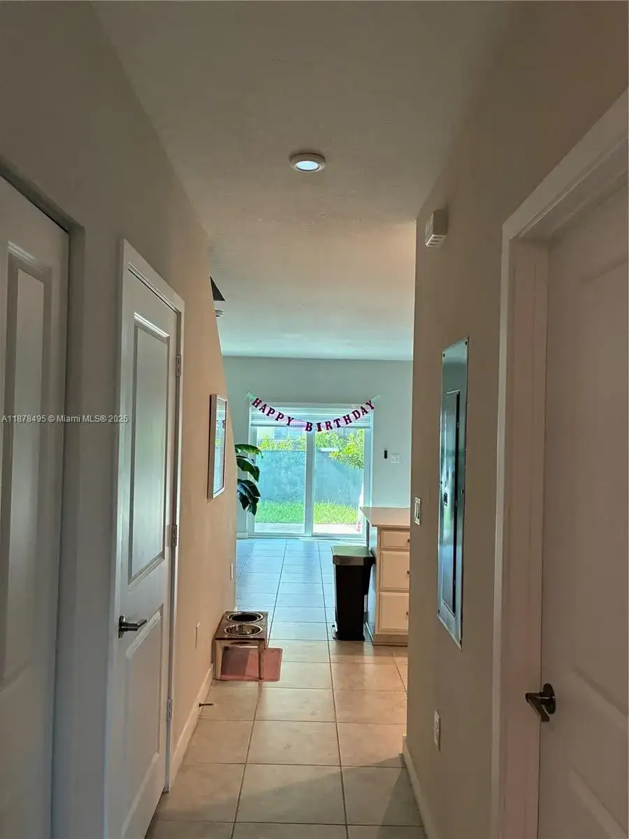 1069 NW 4th Ter, Florida City FL 33034 photo 2