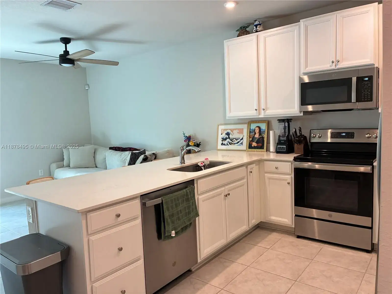 1069 NW 4th Ter, Florida City FL 33034 photo 3
