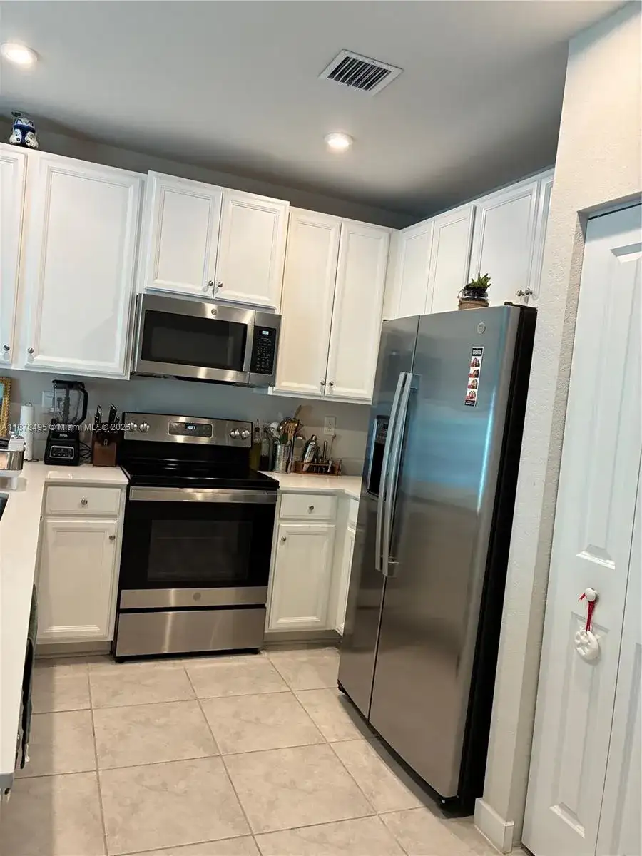 1069 NW 4th Ter, Florida City FL 33034 photo 5