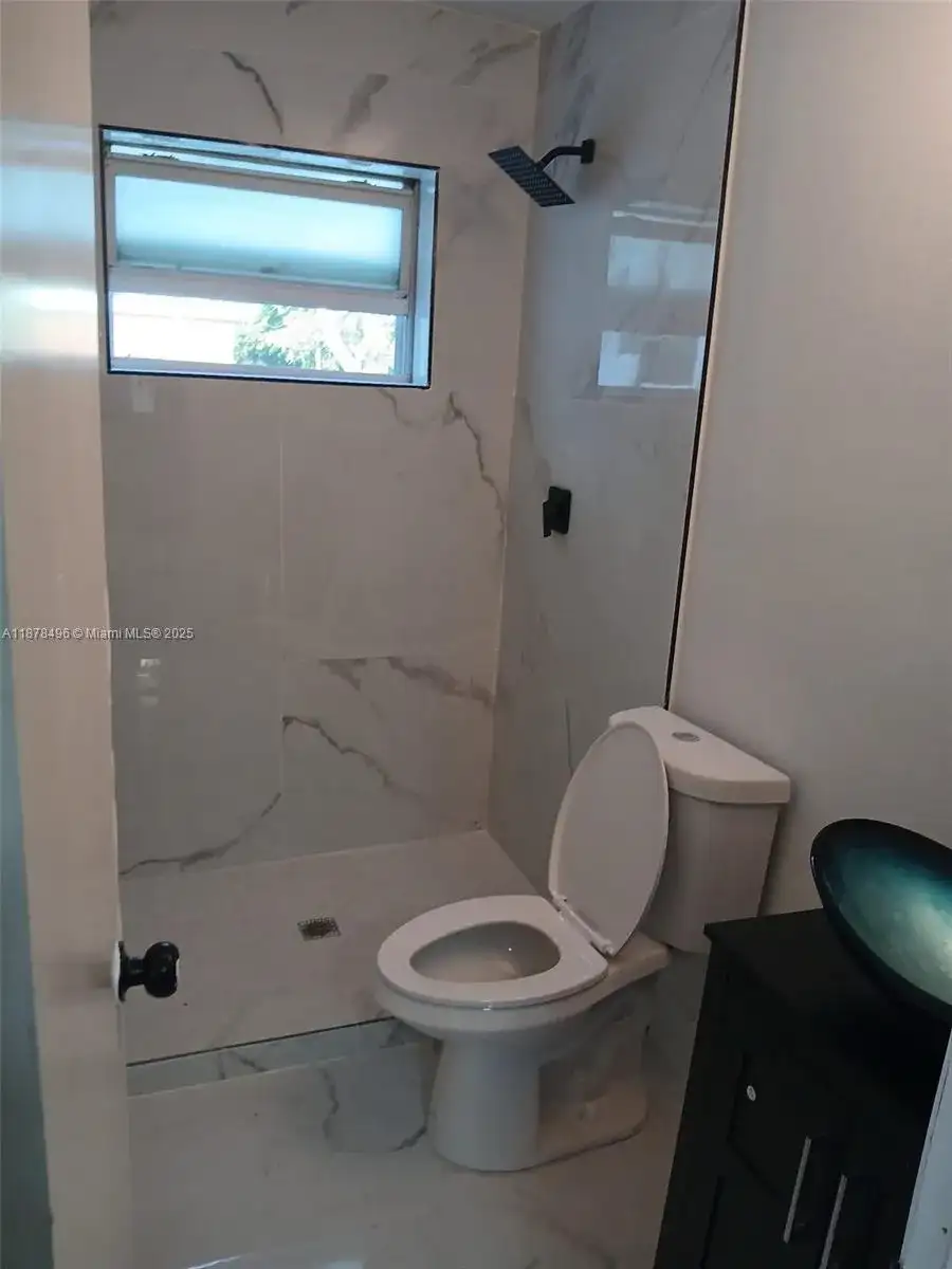 560 NW 188th St, Miami Gardens FL 33169 photo 2