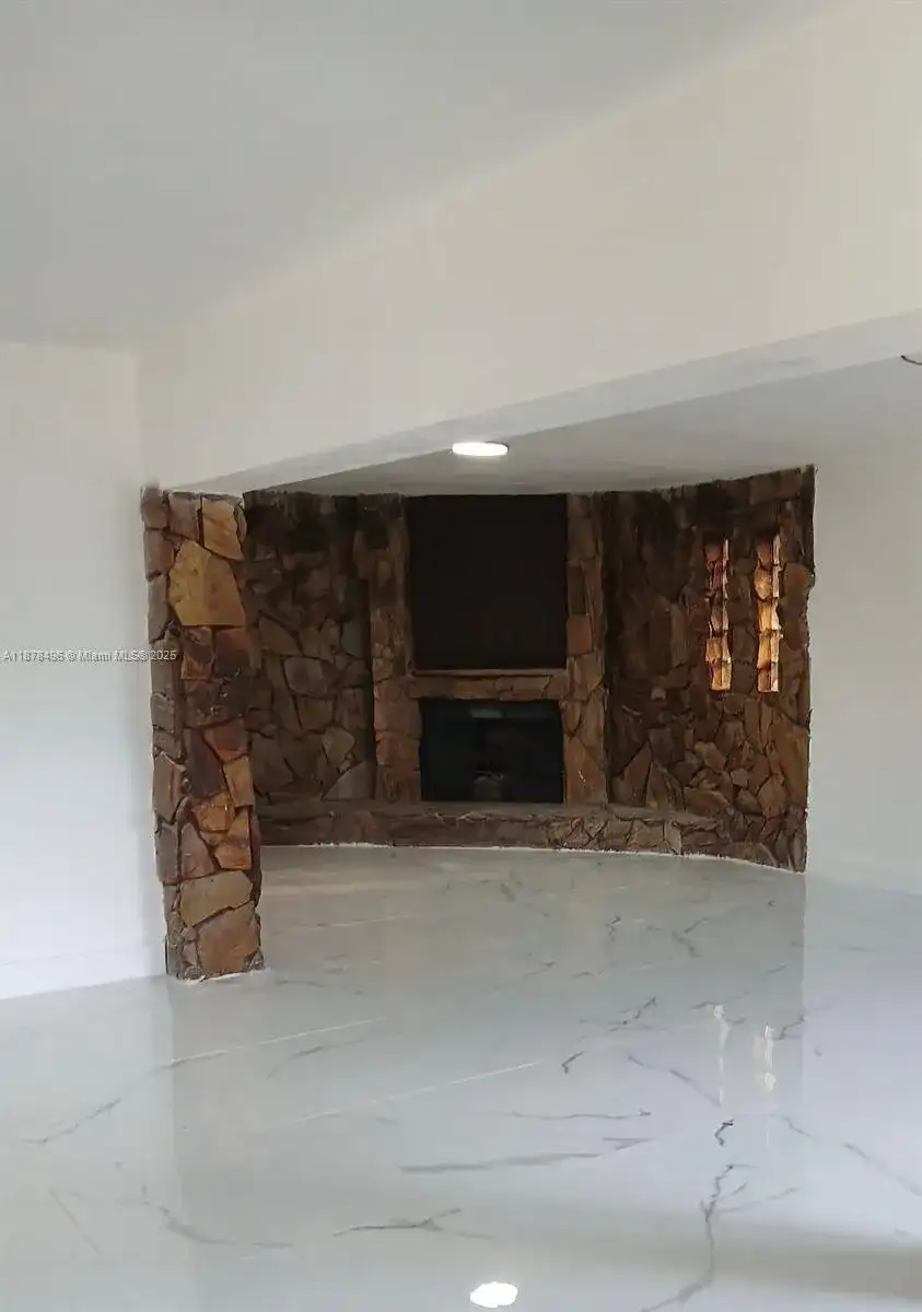 560 NW 188th St, Miami Gardens FL 33169 photo 3