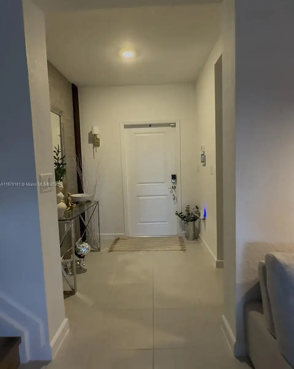 2415 SE 23rd Rd, Homestead FL 33035 photo 2