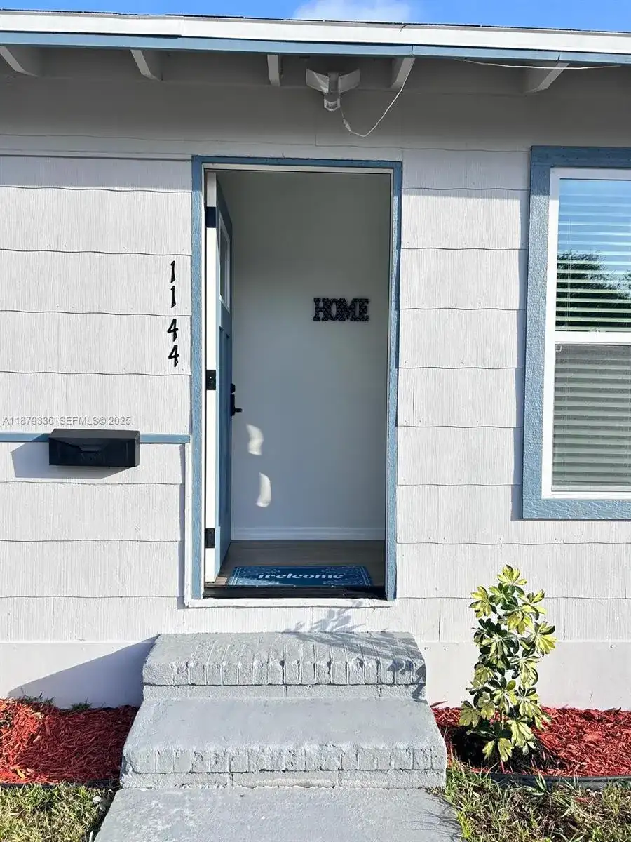 1144 46th St S, St Petersburg FL 33711 photo 5