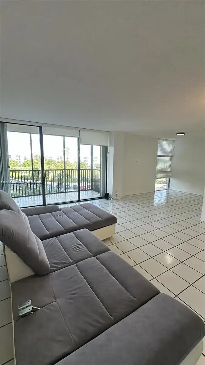 20301 W Country Club Dr # 621, Aventura FL 33180 photo 3