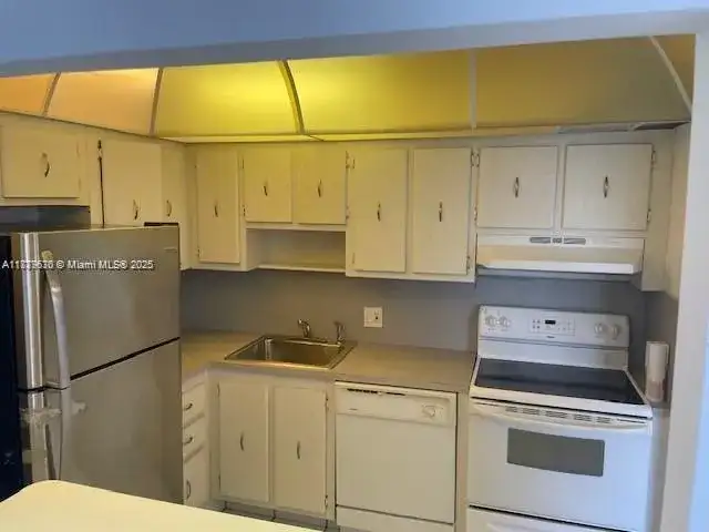 20301 W Country Club Dr # 621, Aventura FL 33180 photo 4