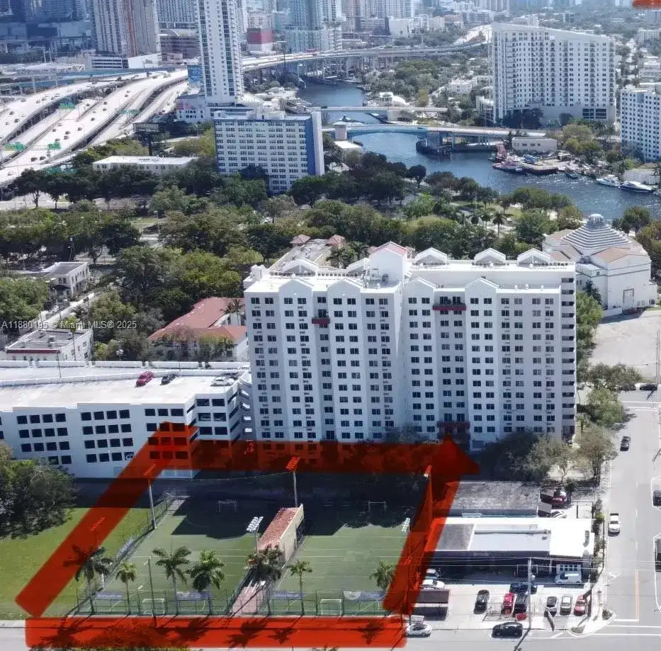 444 NW 5th St, Miami FL 33128 photo 2