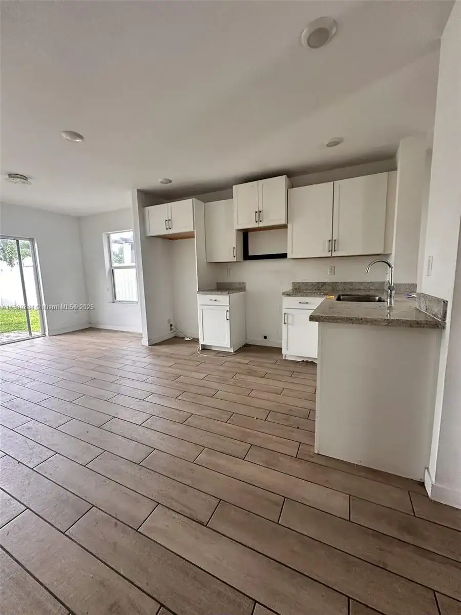 619 NE 4th St, Florida City FL 33034 photo 5