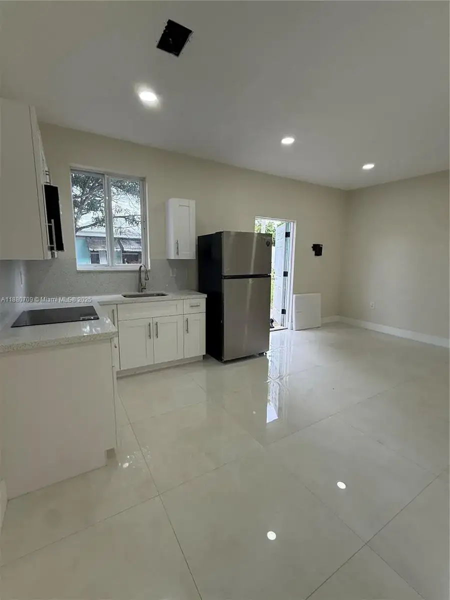 559 NW 2nd St # 2, Florida City FL 33034 photo 2