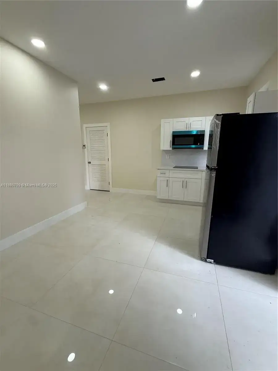 559 NW 2nd St # 2, Florida City FL 33034 photo 3