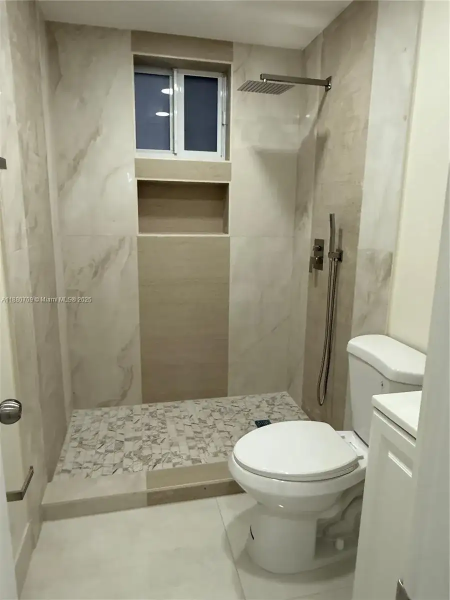 559 NW 2nd St # 2, Florida City FL 33034 photo 5