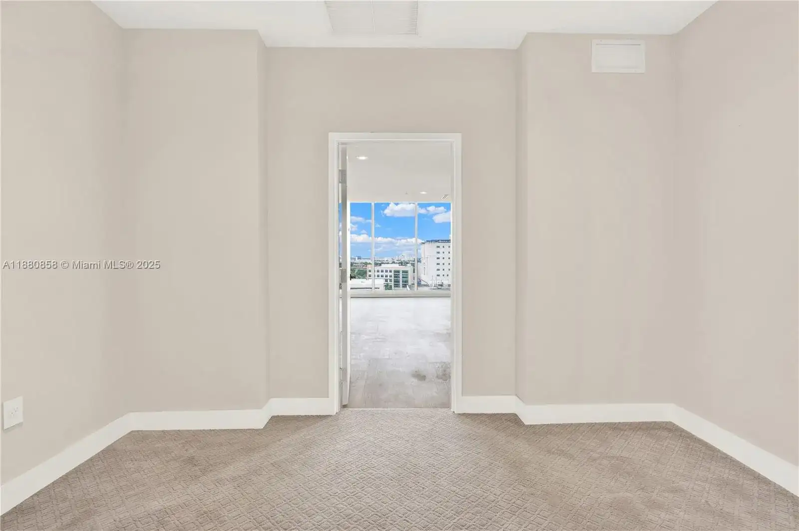 2820 NE 214th St # 1005, Aventura FL 33180 photo 3