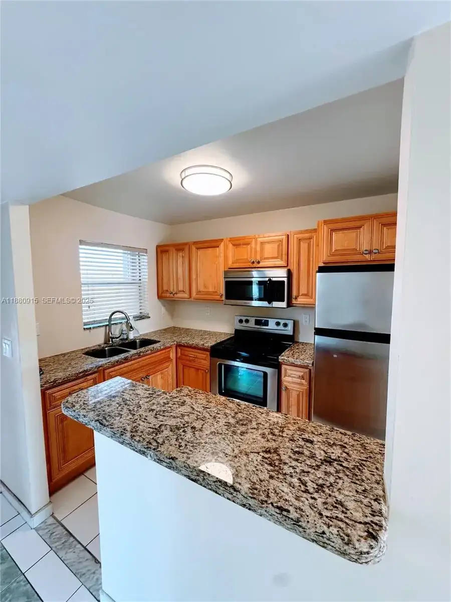 8595 Sunrise Lakes Blvd # 312, Sunrise FL 33322 photo 2