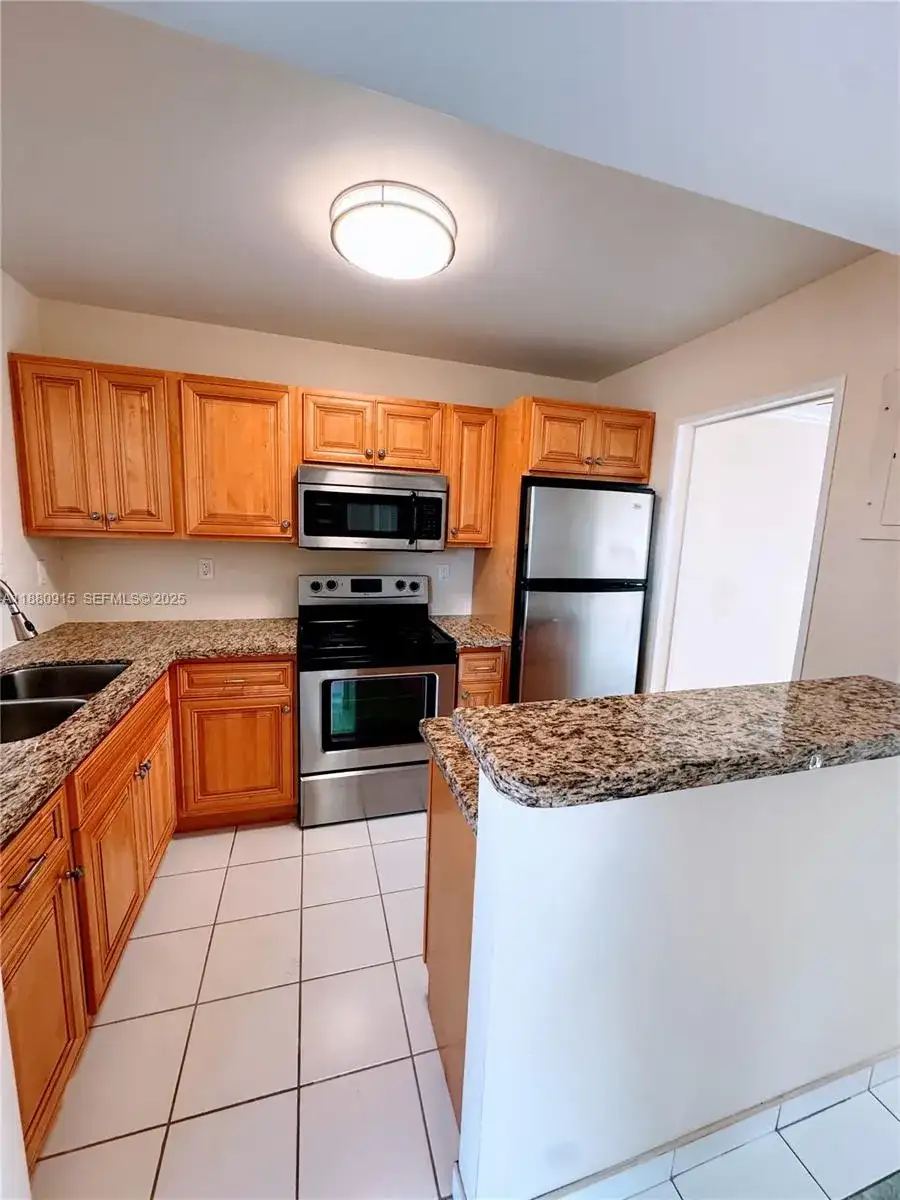 8595 Sunrise Lakes Blvd # 312, Sunrise FL 33322 photo 3