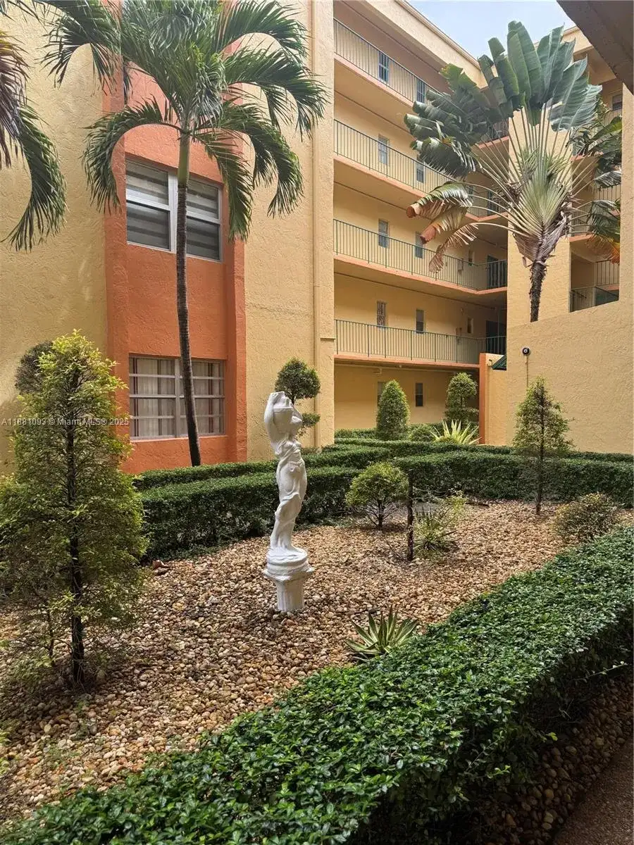 1975 W 44th Pl # 505, Hialeah FL 33012 photo 2