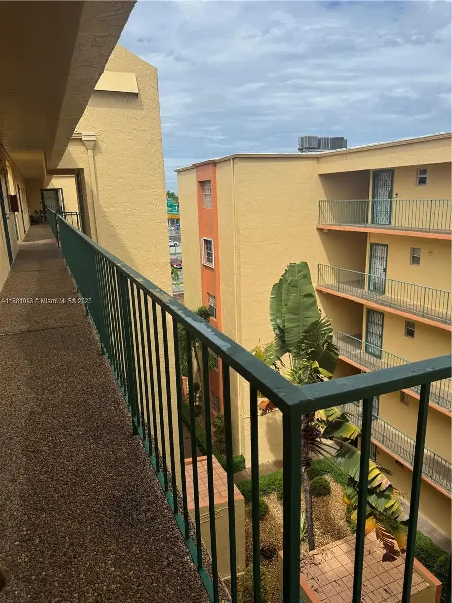 1975 W 44th Pl # 505, Hialeah FL 33012 photo 4
