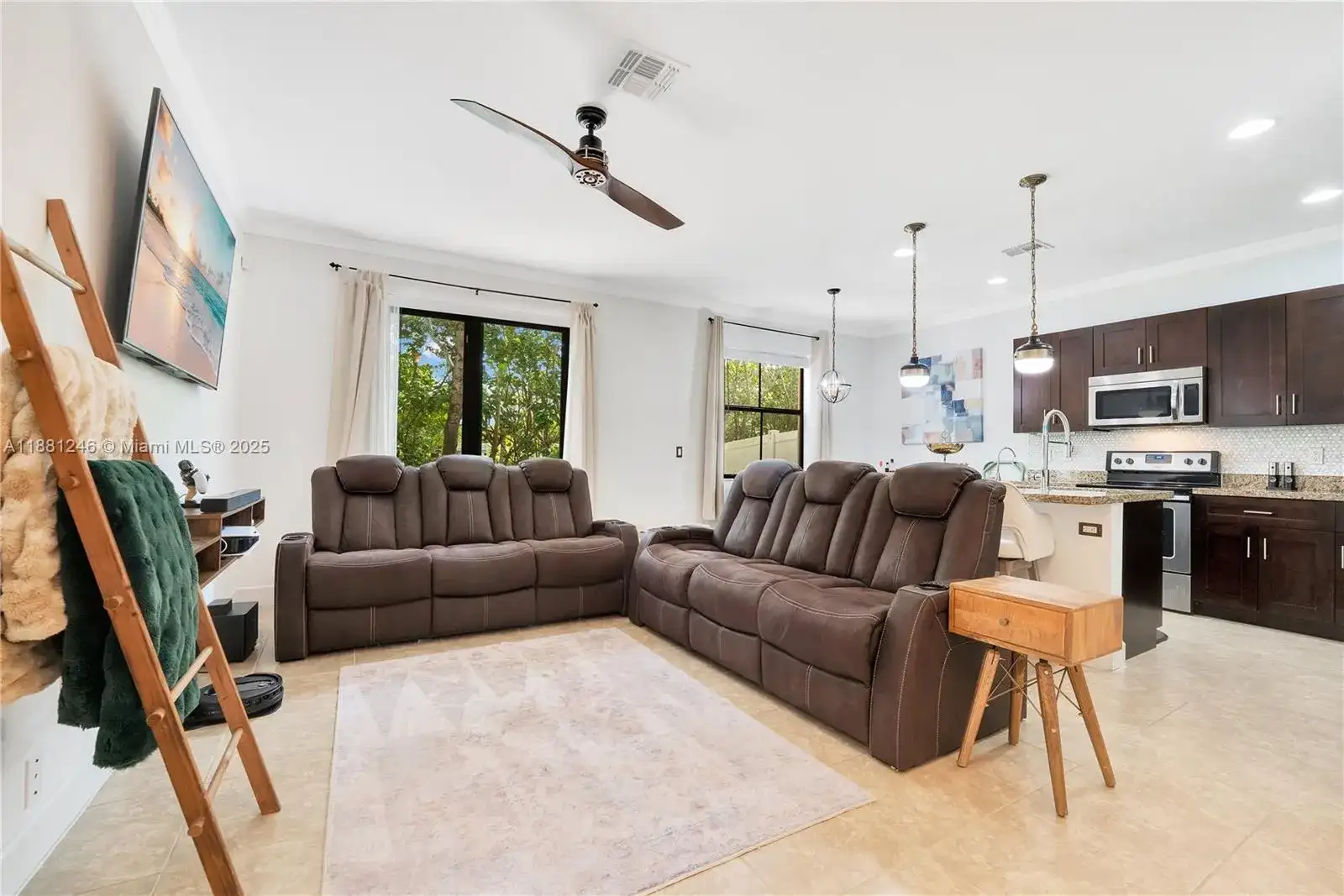 5904 NW 46th Ln, Tamarac FL 33319 photo 3