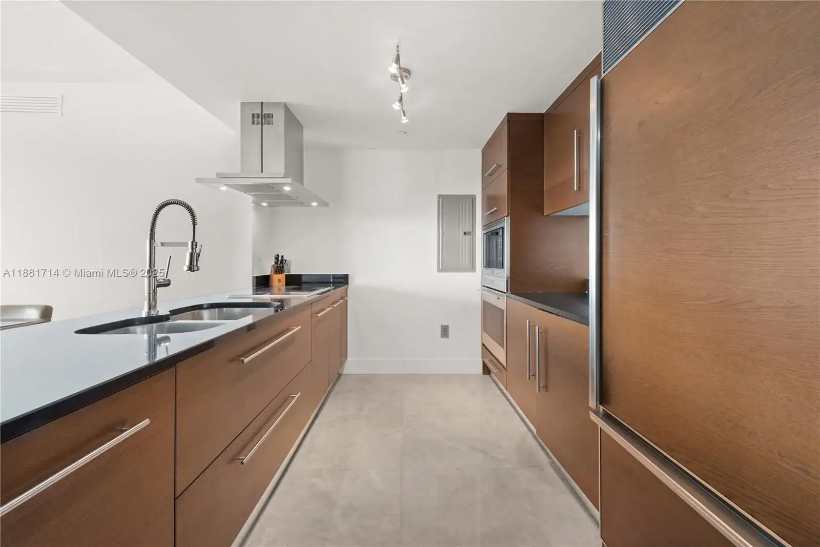 495 Brickell Ave # 5003, Miami FL 33131 photo 4