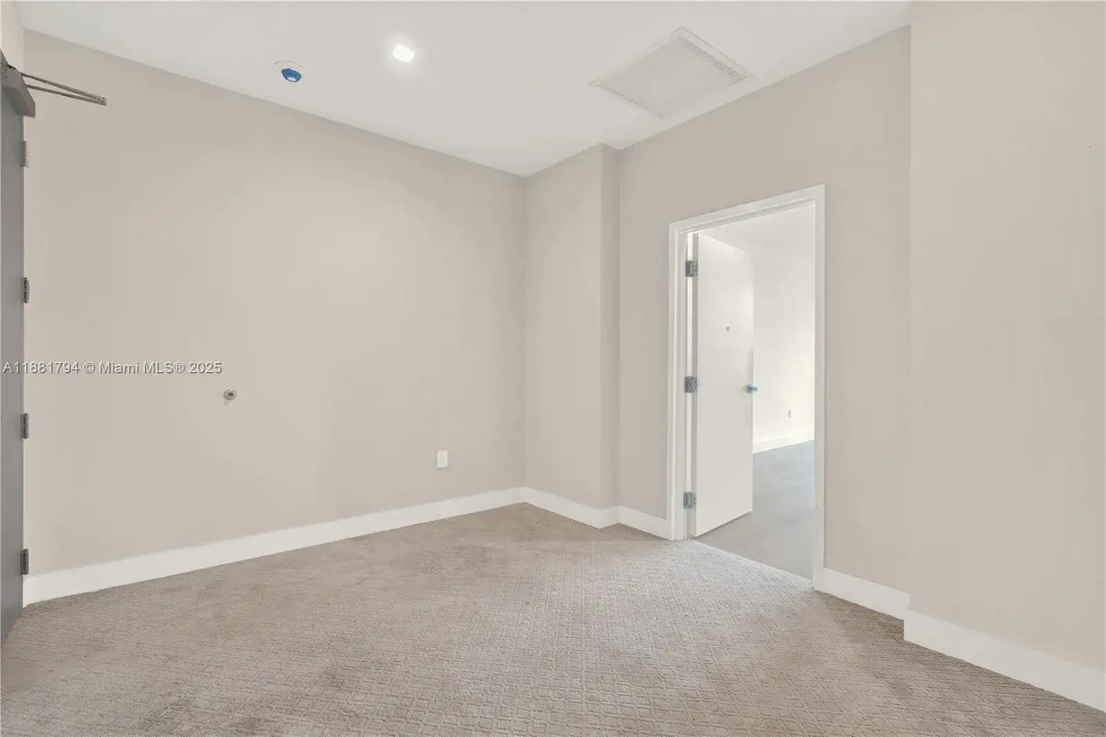 2820 NE 214th St # 1005, Aventura FL 33180 photo 4