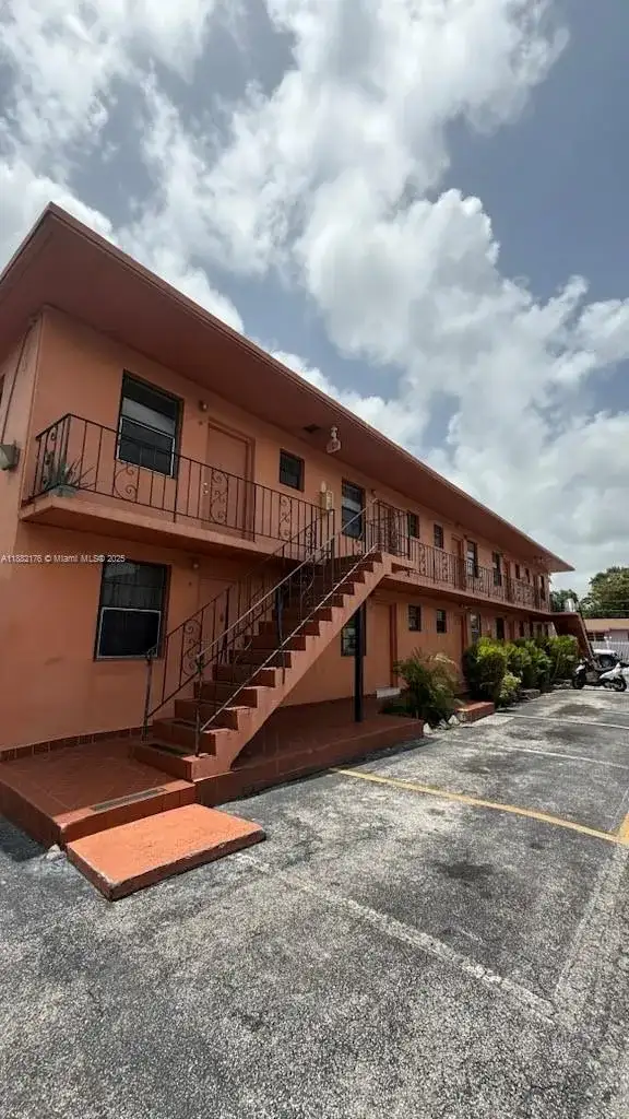 1716 NW 19th St, Miami FL 33125 photo 2