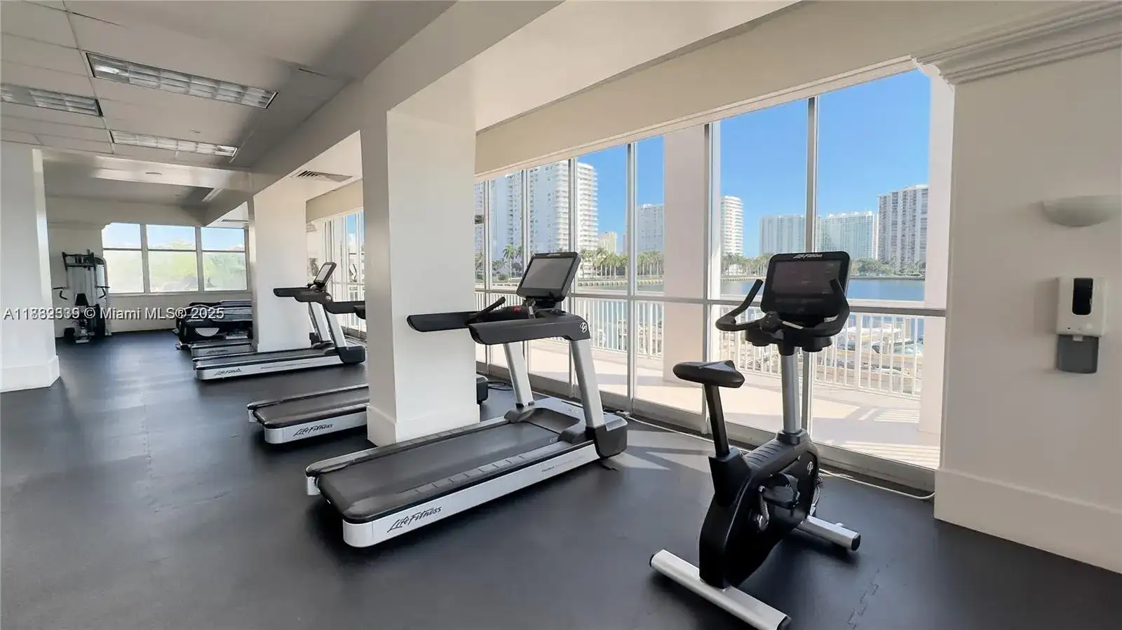 18031 Biscayne Blvd # 1602, Aventura FL 33160 photo 4