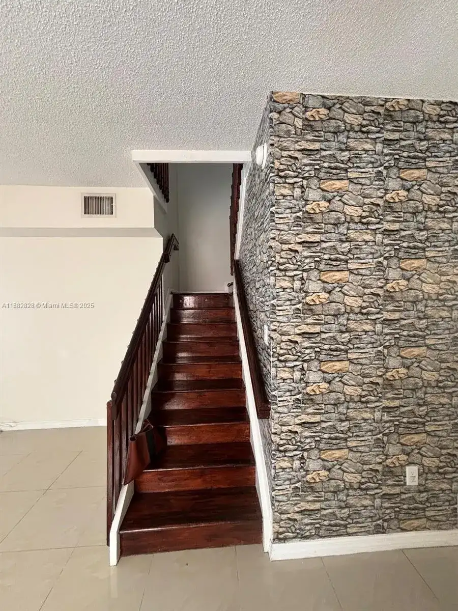 1133 SE 13th Ter, Homestead FL 33035 photo 2