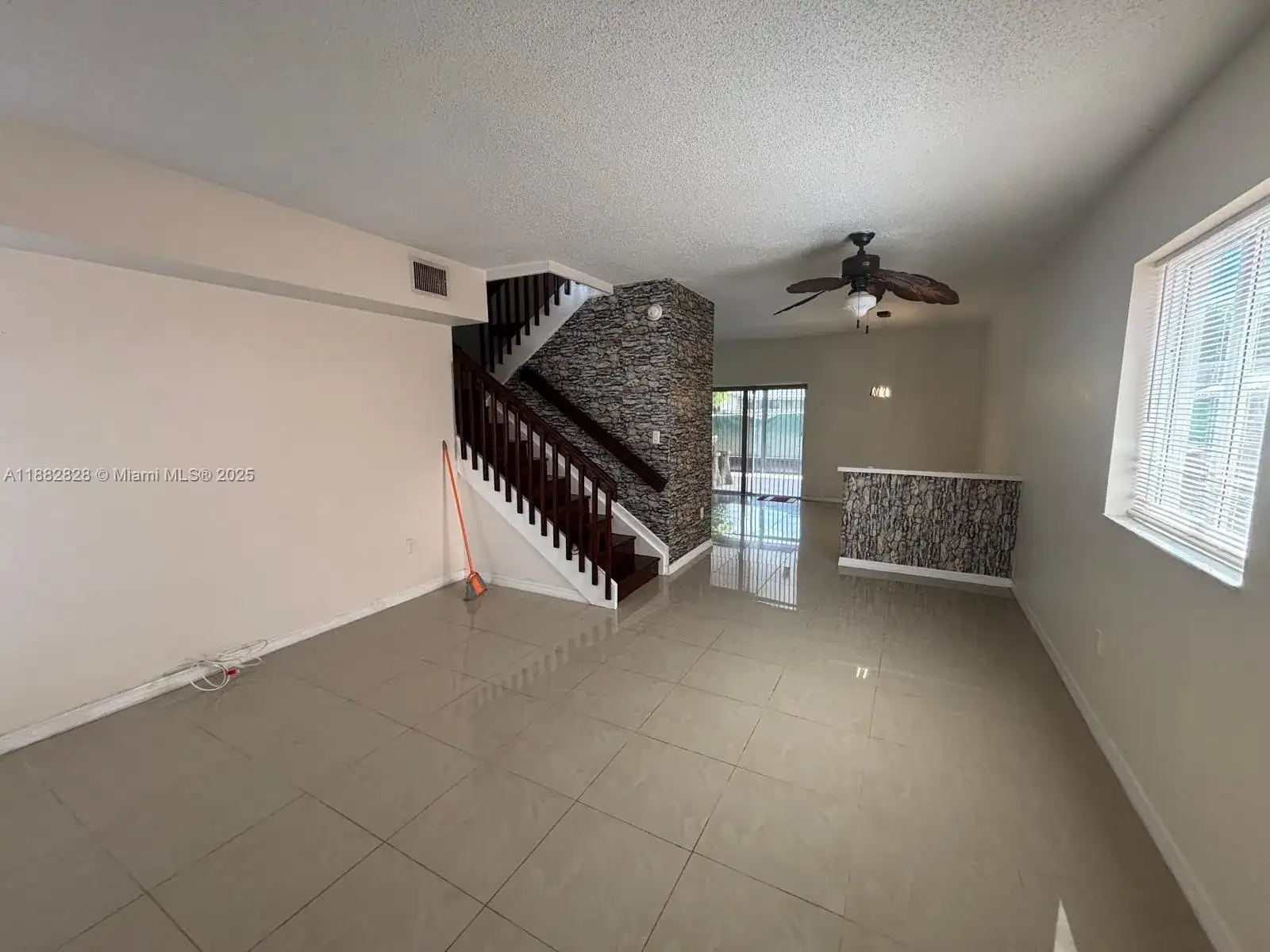 1133 SE 13th Ter, Homestead FL 33035 photo 4