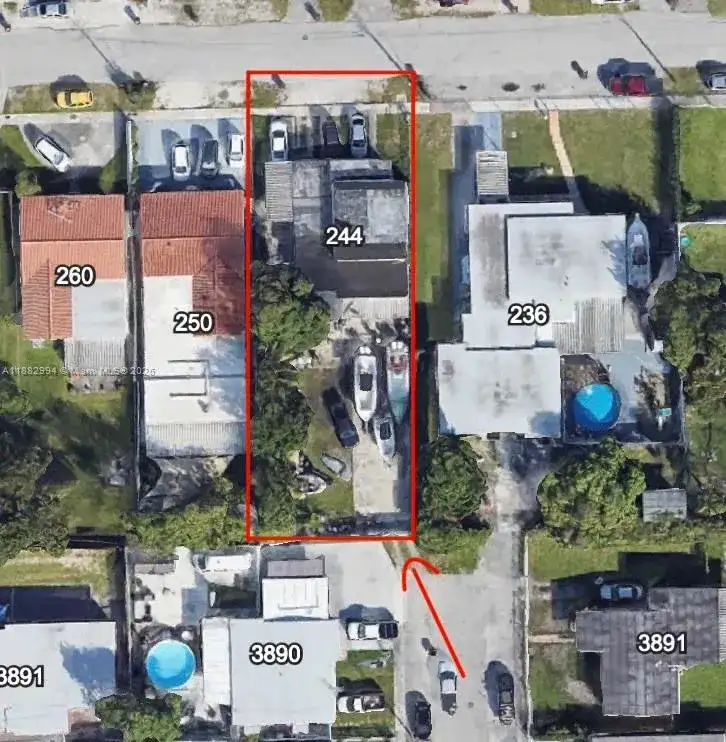 244 W 39th Pl, Hialeah FL 33012 photo 2