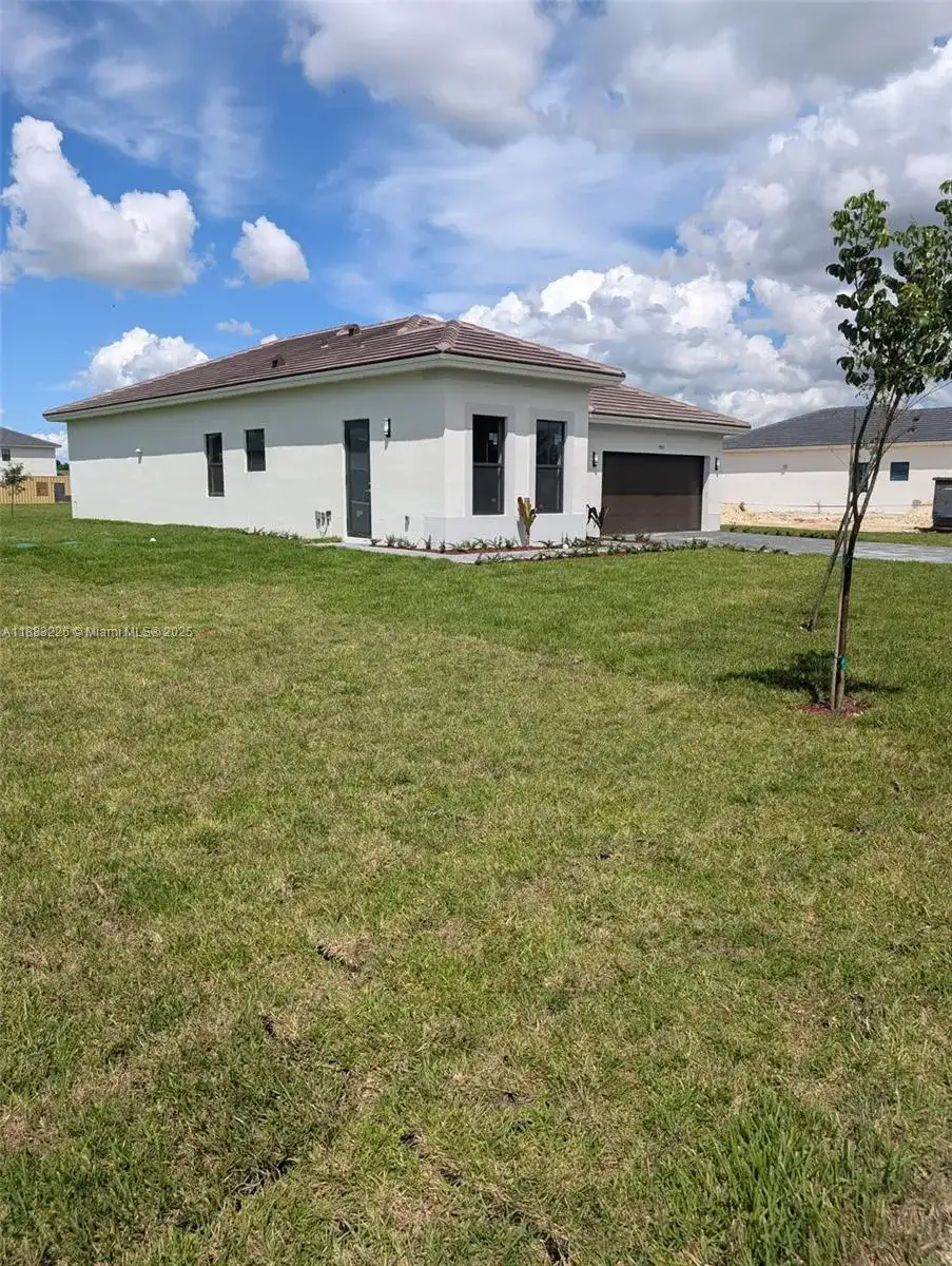 19565 SW 325 St, Homestead FL 33030 photo 2