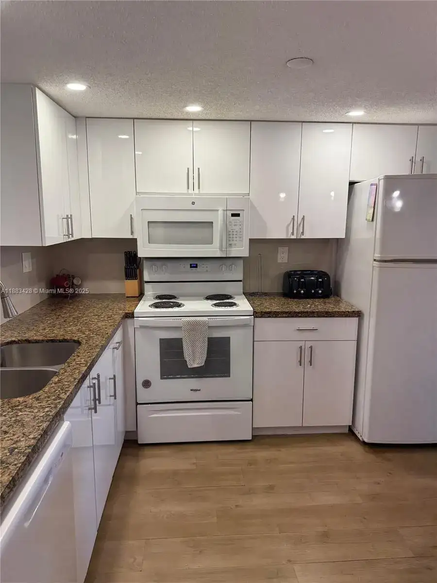 17801 N Bay Rd # 505, Sunny Isles Beach FL 33160 photo 2