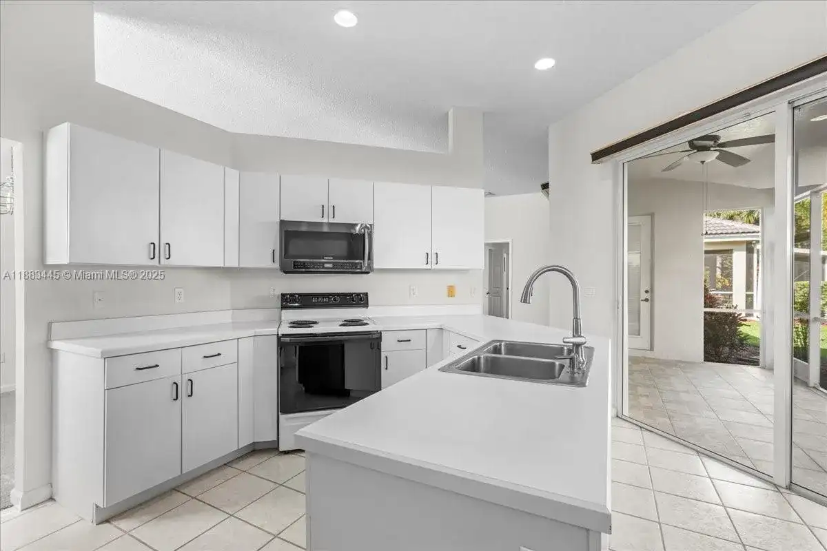 2675 SE 4th Pl, Homestead FL 33033 photo 4