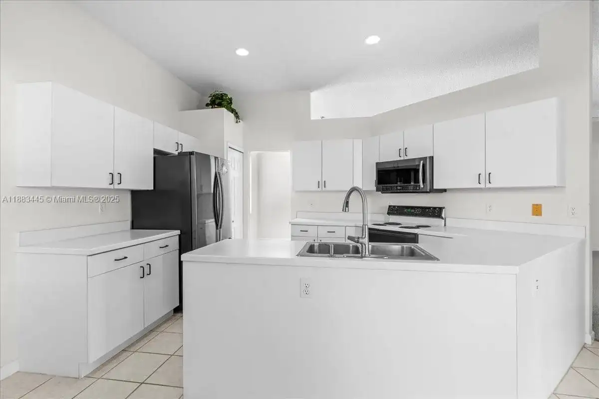 2675 SE 4th Pl, Homestead FL 33033 photo 5