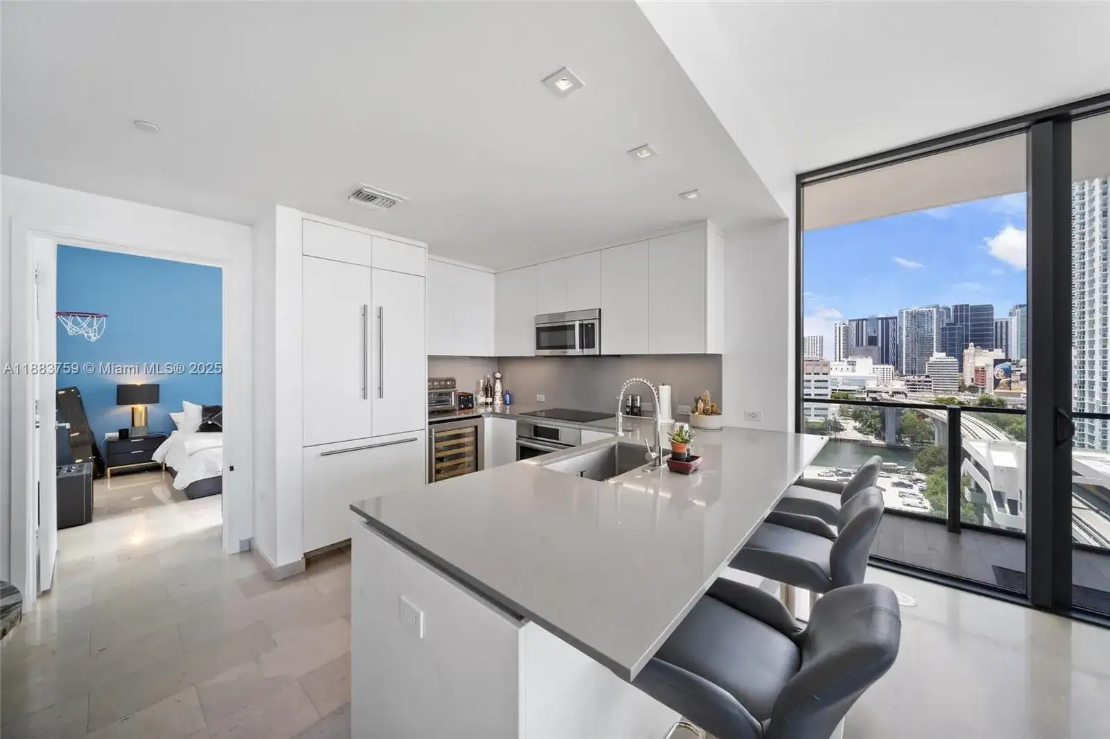 68 SE 6th St # 811, Miami FL 33131 photo 3