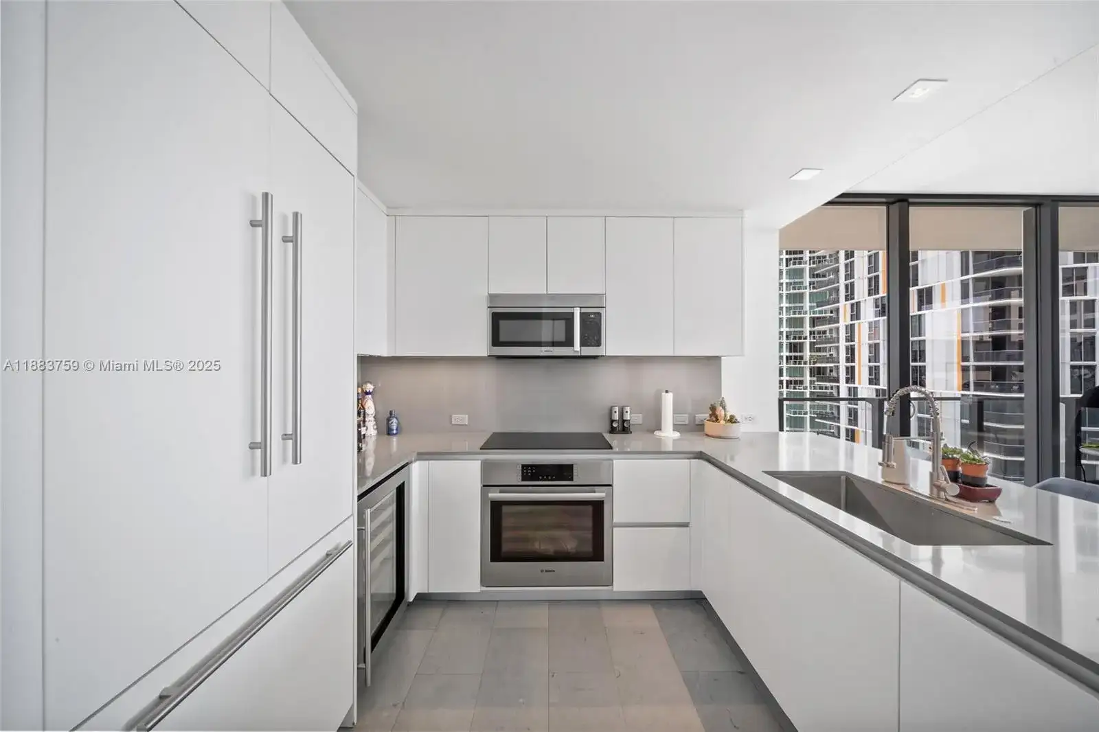 68 SE 6th St # 811, Miami FL 33131 photo 4