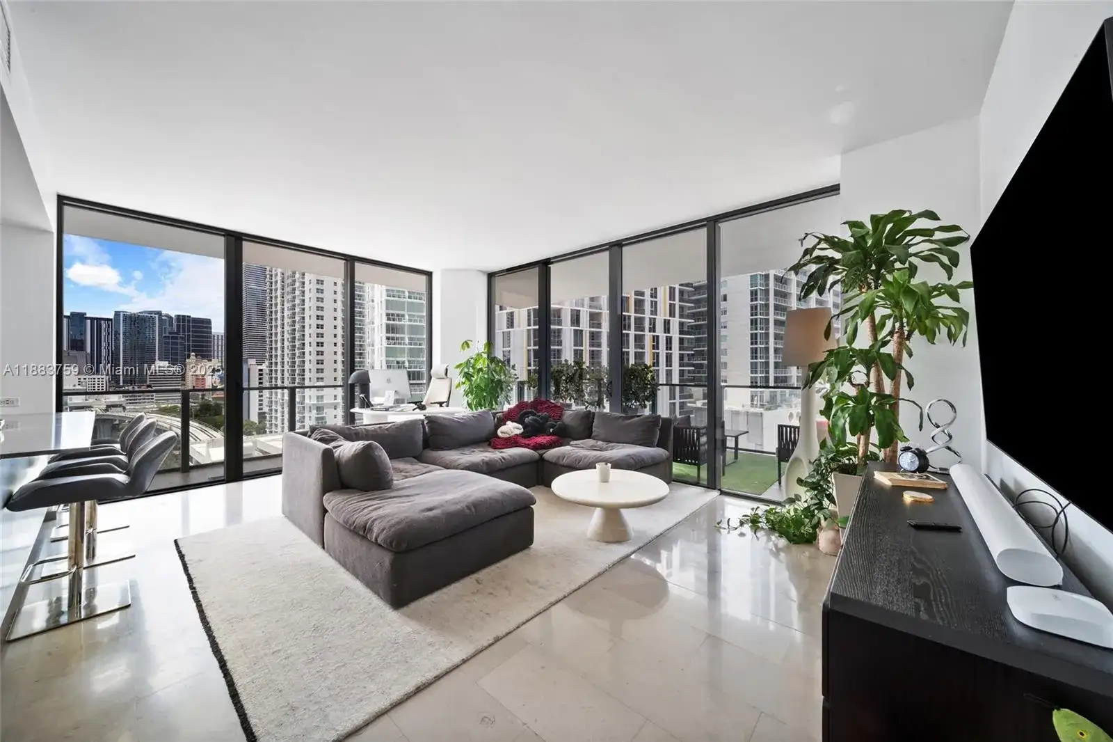 68 SE 6th St # 811, Miami FL 33131 photo 5