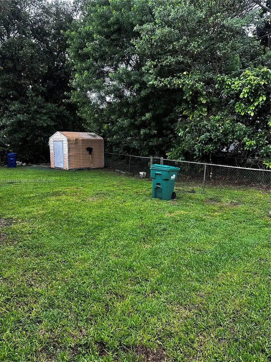 10900 NW 22nd Ct, Miami FL 33167 photo 4
