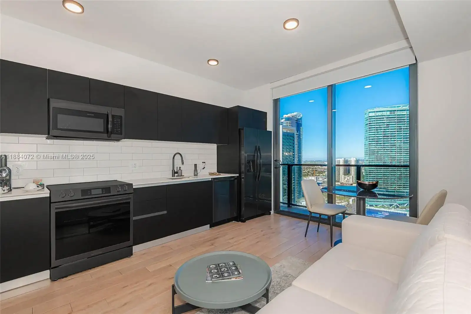 398 NE 5th St # 3003, Miami FL 33132 photo 2