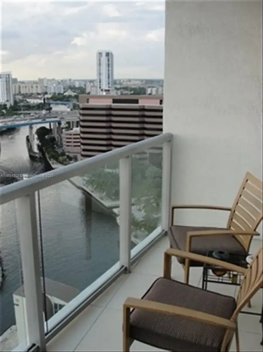 185 SW 7 ST # 1802, Miami FL 33130 photo 5