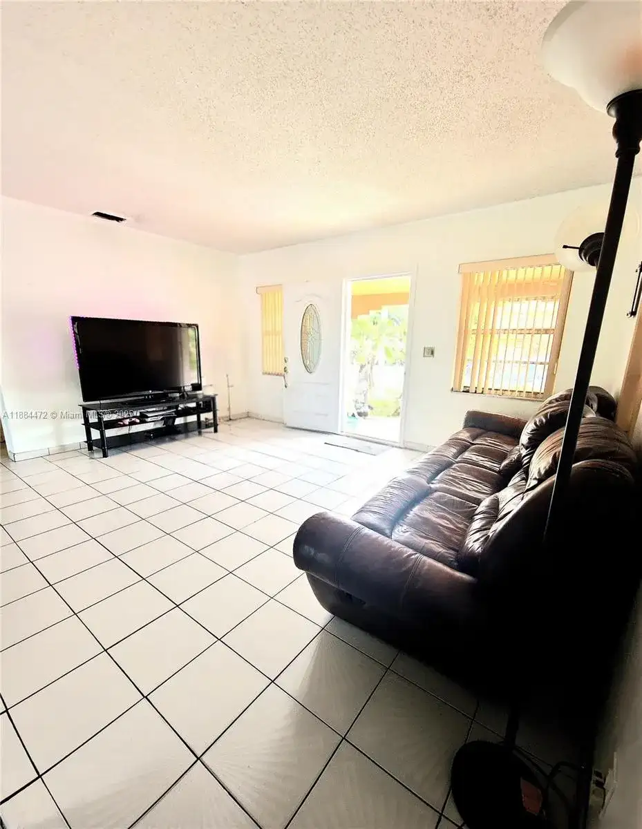 309 E 18th St, Hialeah FL 33010 photo 3