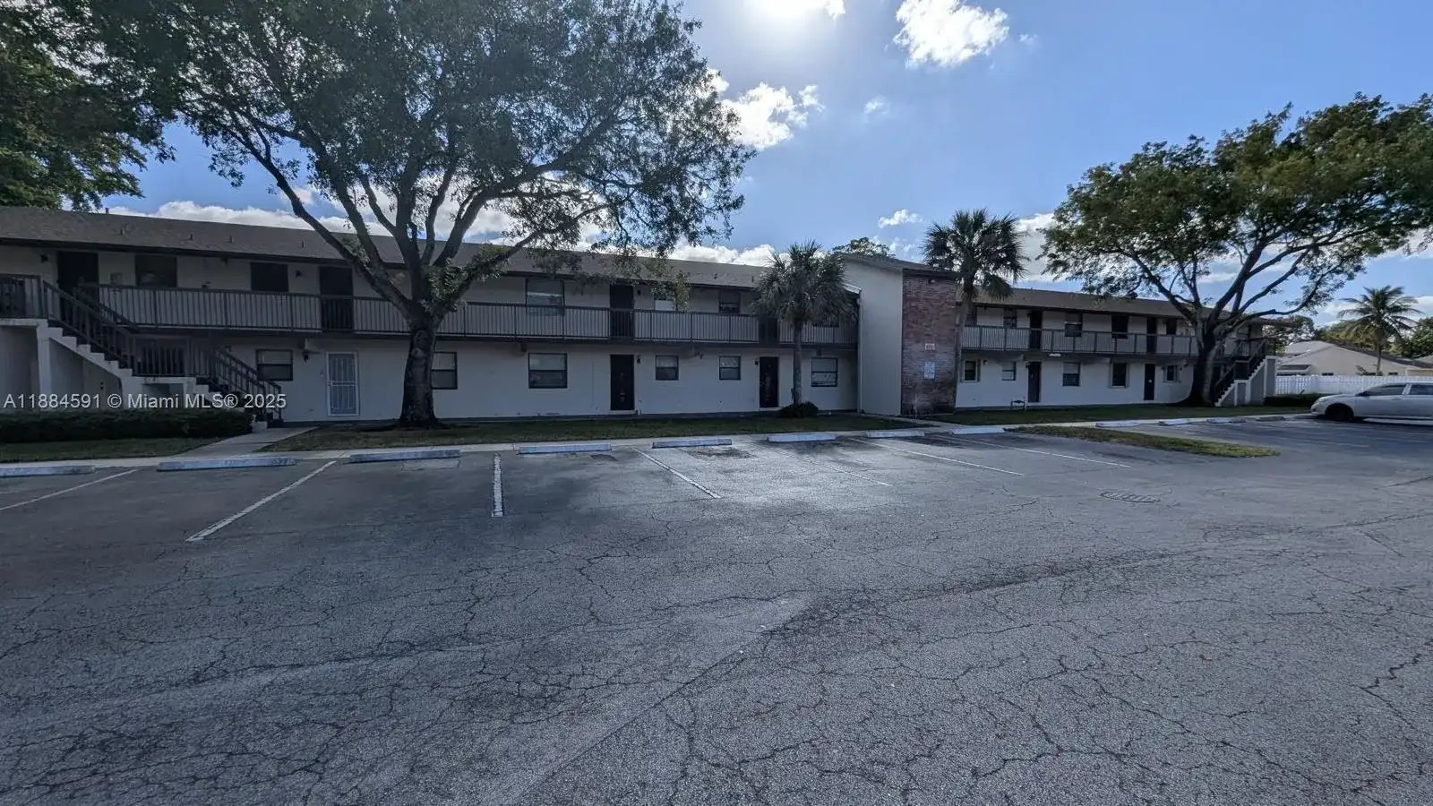 6001 Shakerwood Cir # 205, Tamarac FL 33319 photo 2