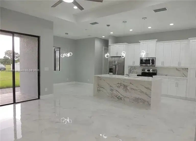 2011 NW 10 PL, Cape Coral FL 33993 photo 2
