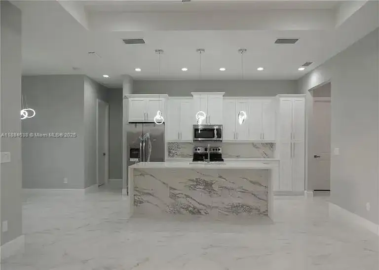 2011 NW 10 PL, Cape Coral FL 33993 photo 3