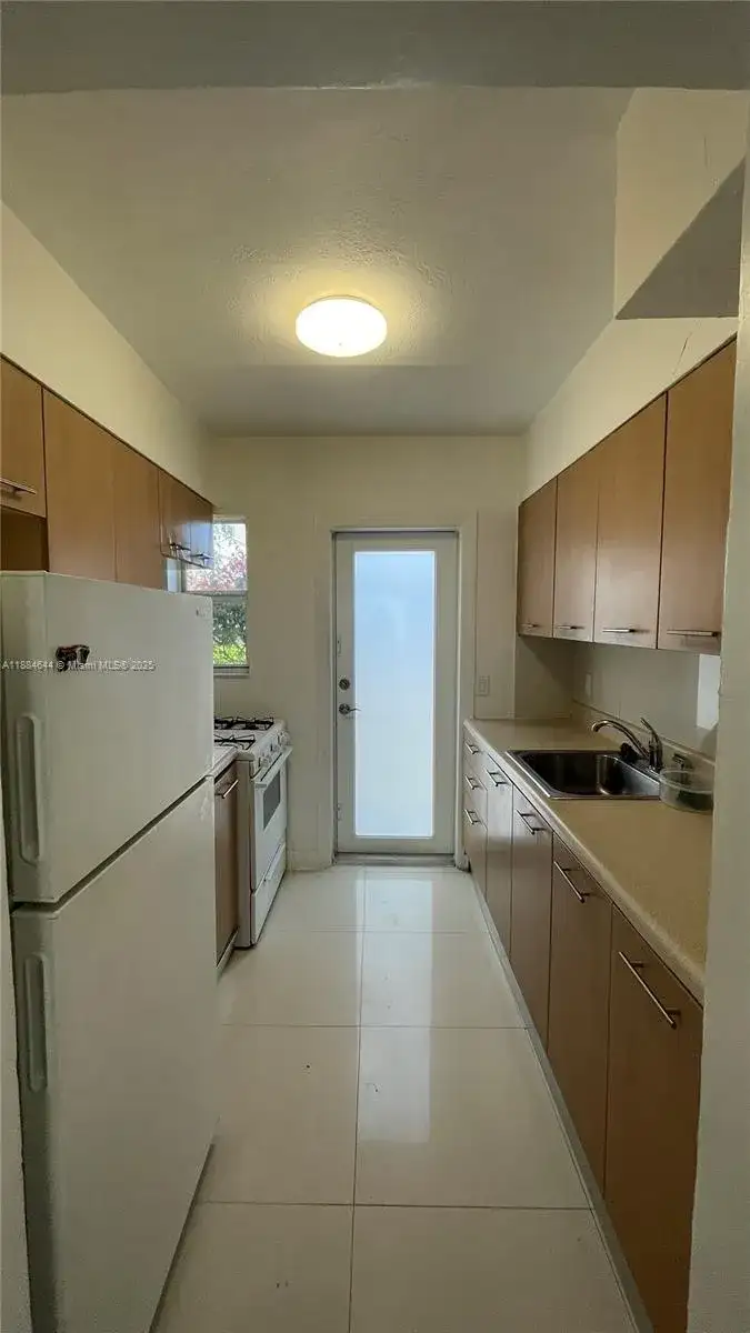 320 86th St # 3, Miami Beach FL 33141 photo 4
