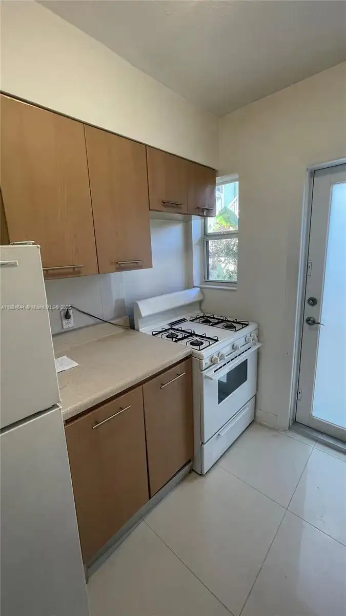 320 86th St # 3, Miami Beach FL 33141 photo 5