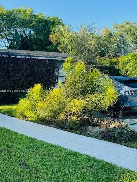 8501 E Dixie Hwy, Miami FL 33138 photo 3
