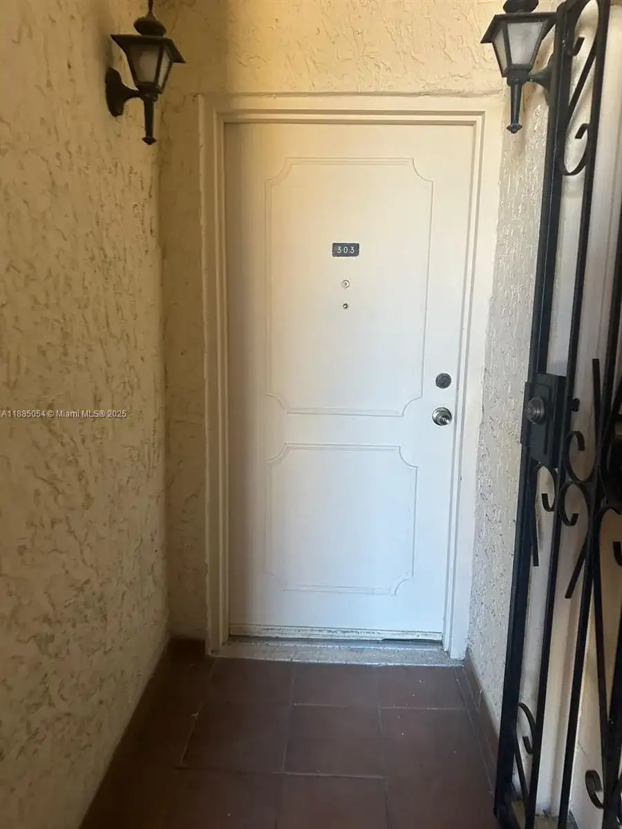 1051 SW 1st St # 303, Miami FL 33130 photo 3