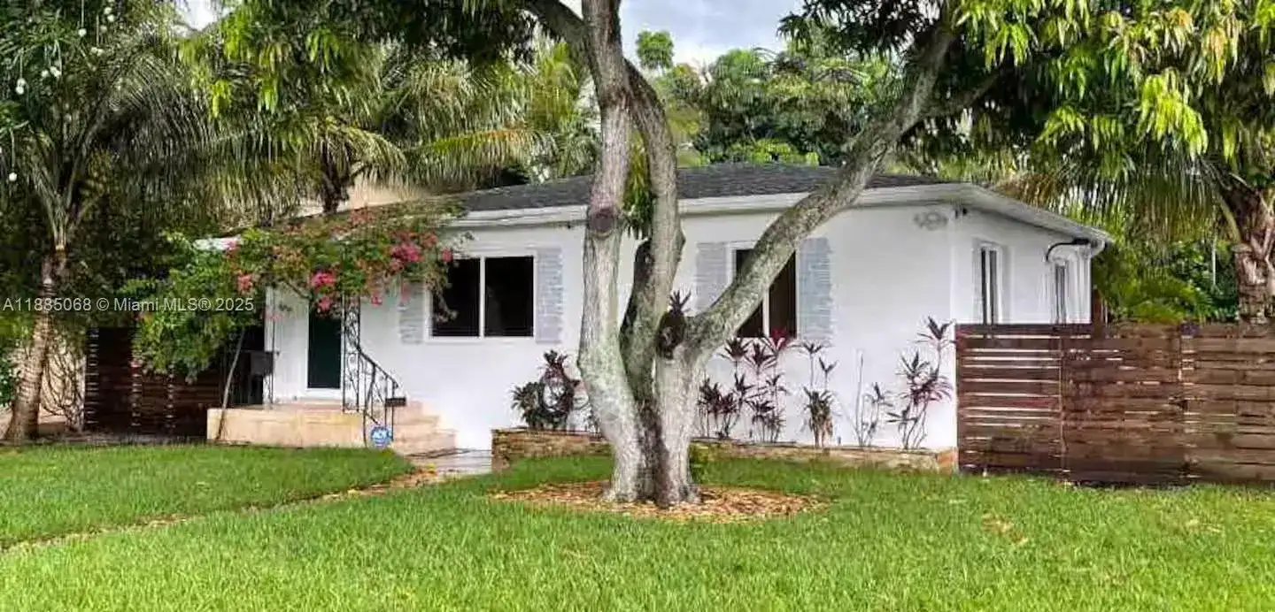 601 NW 116th St, Miami FL 33168 photo 2