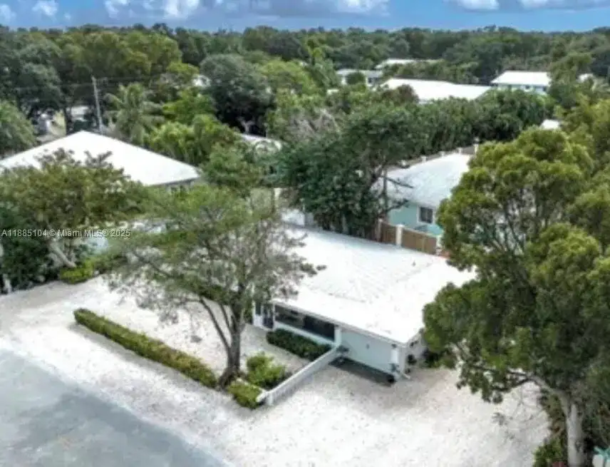 275 Pueblo St, Tavernier FL 33036 photo 2